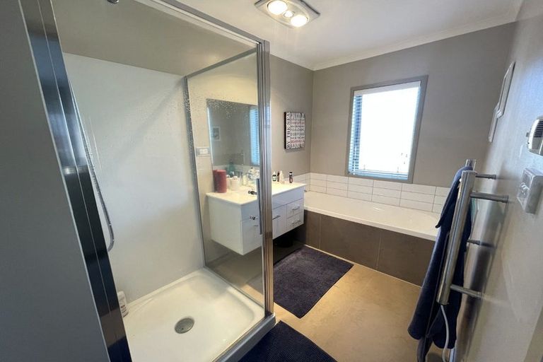 Photo of property in 6 Horizon View Road, Oteha, Auckland, 0632