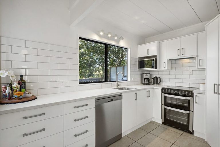 Photo of property in 10 Moorgreen Heights, Torbay, Auckland, 0630