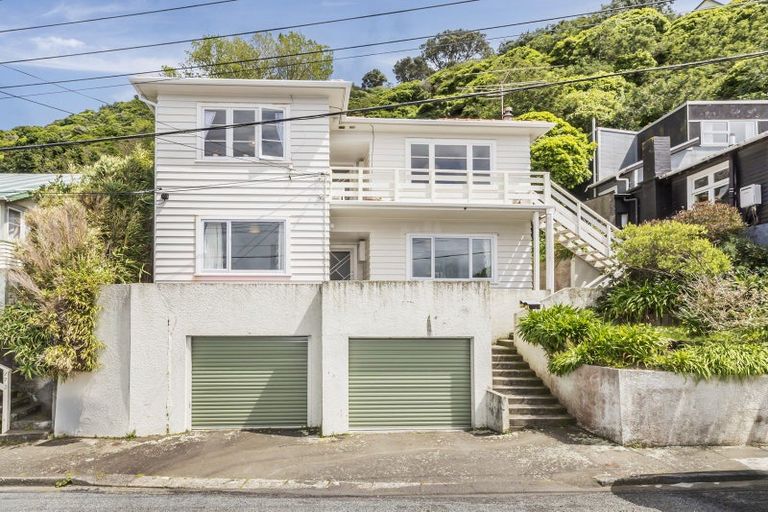 Photo of property in 168 Sutherland Road, Lyall Bay, Wellington, 6022