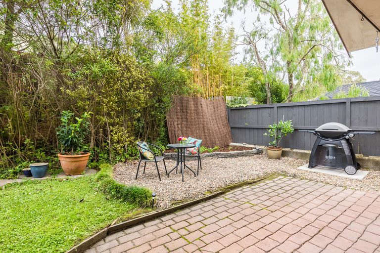 Photo of property in 2 Daffodil Street, Titirangi, Auckland, 0604