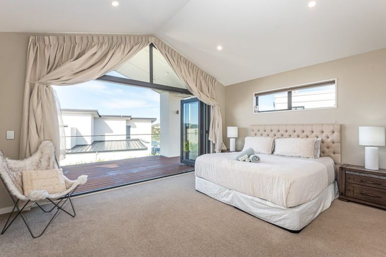 Photo of property in 2 Inverness Lane, Redcliffs, Christchurch, 8081