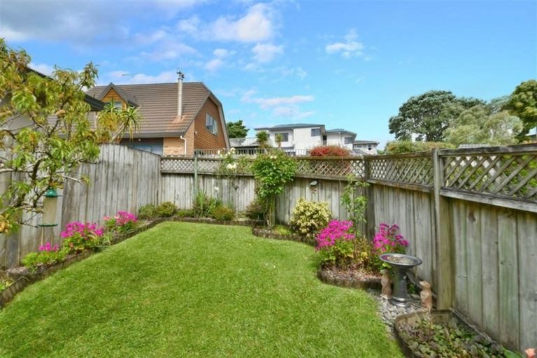 Photo of property in 2/12 Sundown Avenue, Manly, Whangaparaoa, 0930