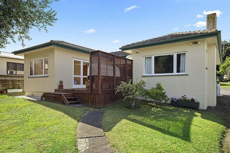 Photo of property in 17 Howden Street, Waiuku, 2123