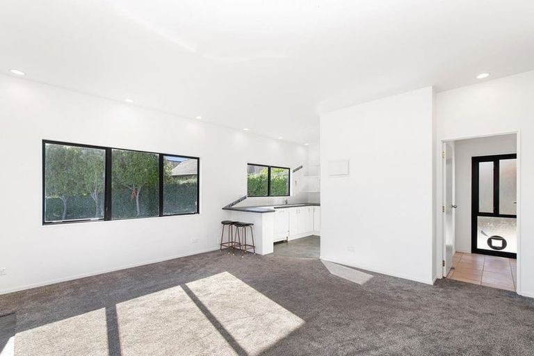 Photo of property in 8 Burgundy Park Avenue, Henderson, Auckland, 0612