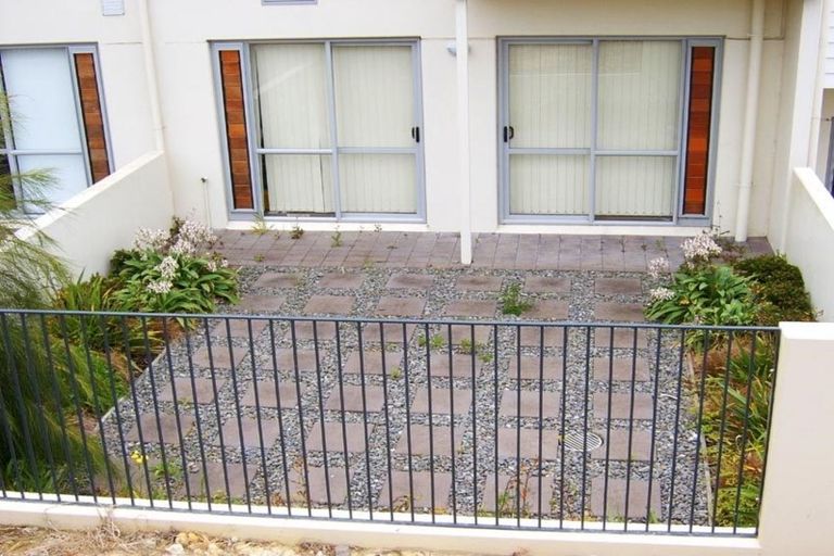 Photo of property in 7e/60 Masons Road, Oteha, Auckland, 0632