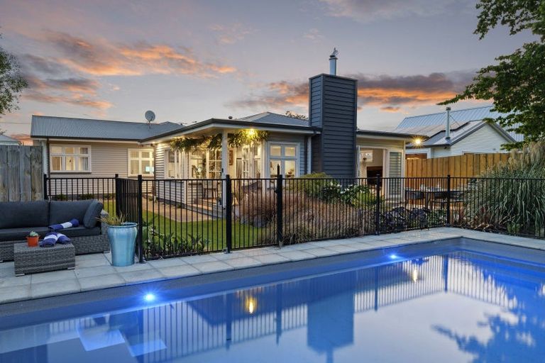 Photo of property in 55 Jeffreys Road, Fendalton, Christchurch, 8052