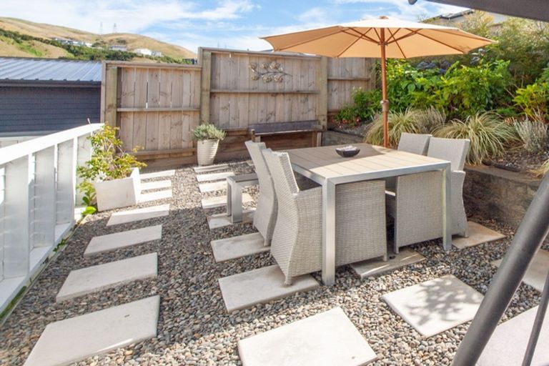 Photo of property in 5 Farnworth Terrace, Churton Park, Wellington, 6037