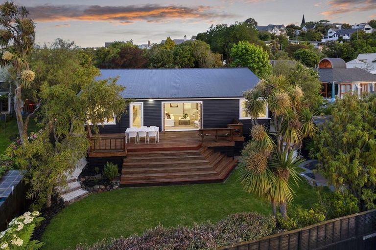 Photo of property in 18 Dyers Pass Road, Cashmere, Christchurch, 8022