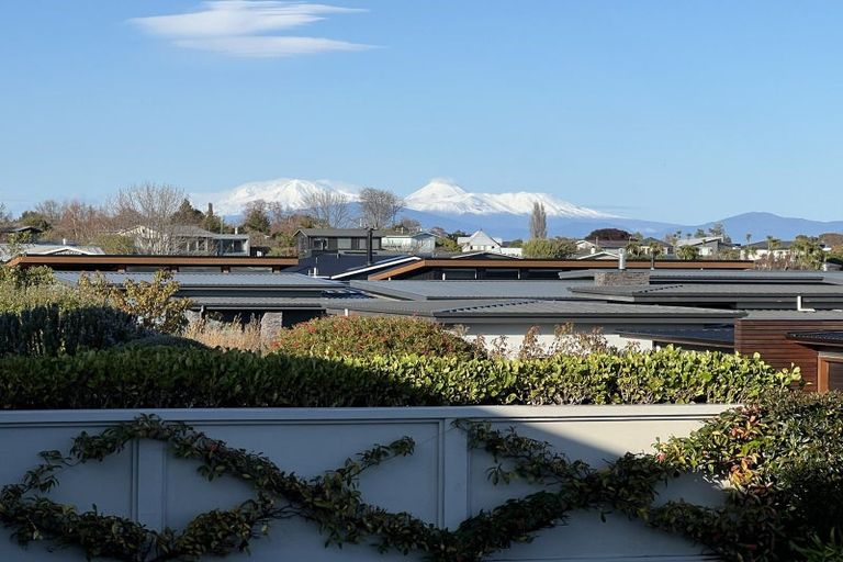 Photo of property in 29 Pukenamu Road, Rainbow Point, Taupo, 3330