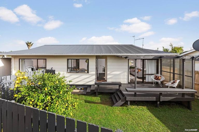 Photo of property in 2/15 Margan Avenue, New Lynn, Auckland, 0600