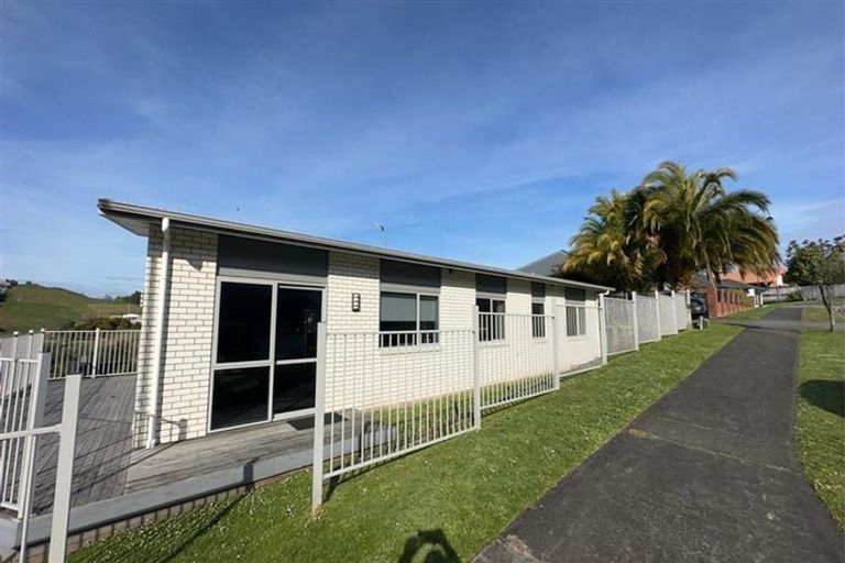 Photo of property in 2 Derbyshire Place, Dinsdale, Hamilton, 3204