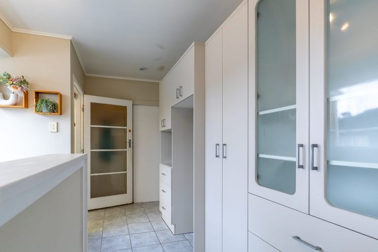 Photo of property in 35 Castleford Street, Green Bay, Auckland, 0604