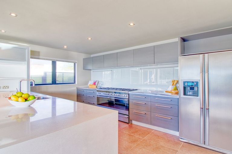 Photo of property in 20 Countess Close, Maupuia, Wellington, 6022