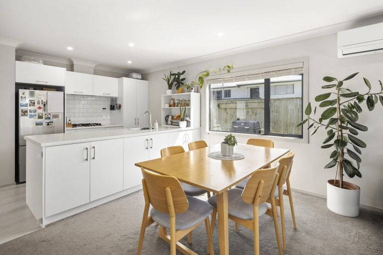 Photo of property in 43 Brindle Way, Newlands, Wellington, 6037