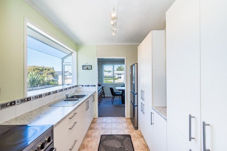 Photo of property in 4 Elder Grove, Paraparaumu, 5032