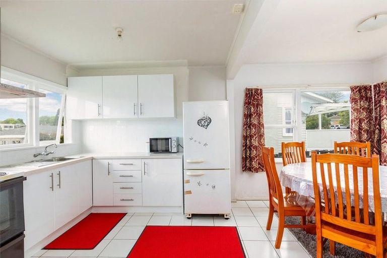 Photo of property in 13 Minton Place, Manurewa, Auckland, 2102