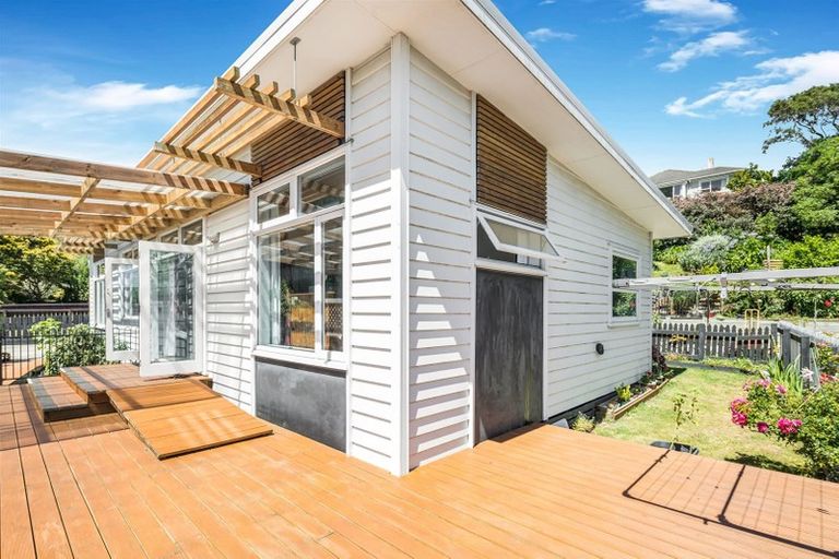 Photo of property in 38a Collins Avenue, Tawa, Wellington, 5028