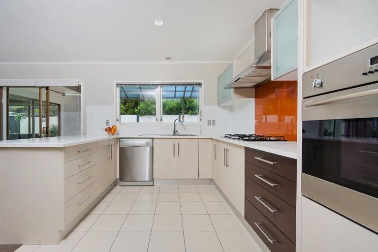 Photo of property in 25 Meadway, Sunnyhills, Auckland, 2010
