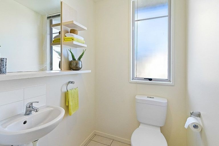 Photo of property in 1/206 Manuka Road, Bayview, Auckland, 0629