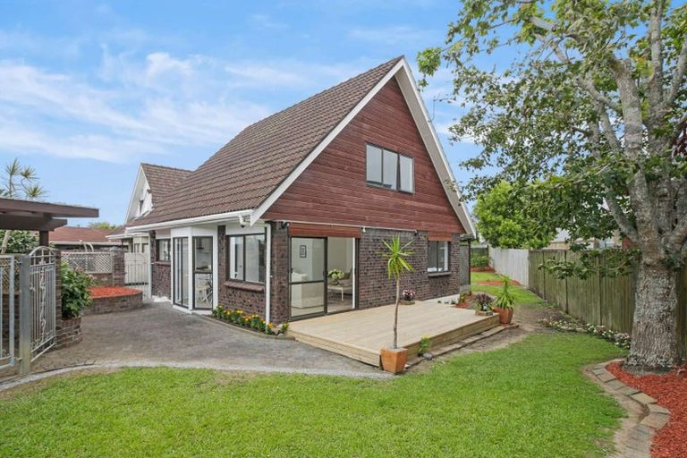 Photo of property in 2/20 Vivian Wilson Drive, Eastern Beach, Auckland, 2012