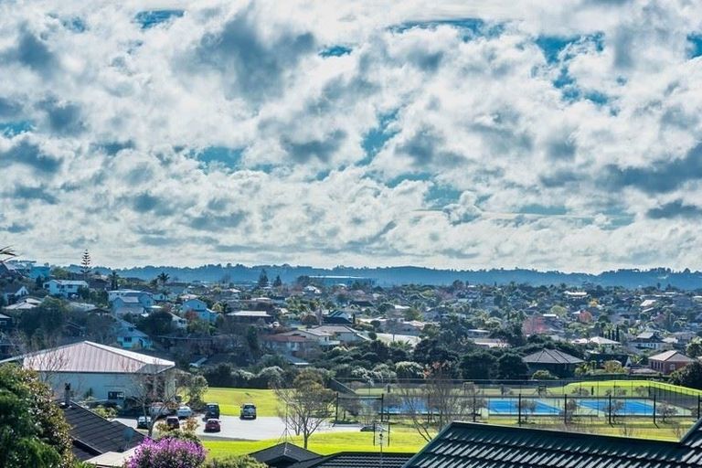 Photo of property in 13 Ballini Rise, West Harbour, Auckland, 0618