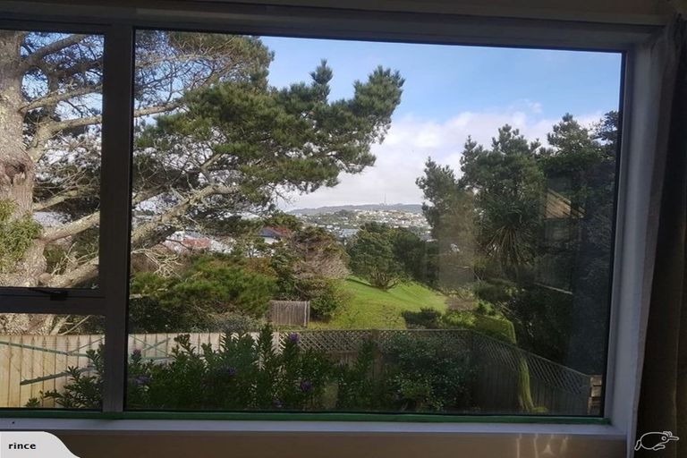 Photo of property in 11a Colchester Crescent, Newlands, Wellington, 6037