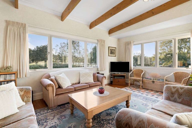 Photo of property in 290 Waitakere Road, Taupaki, 0782