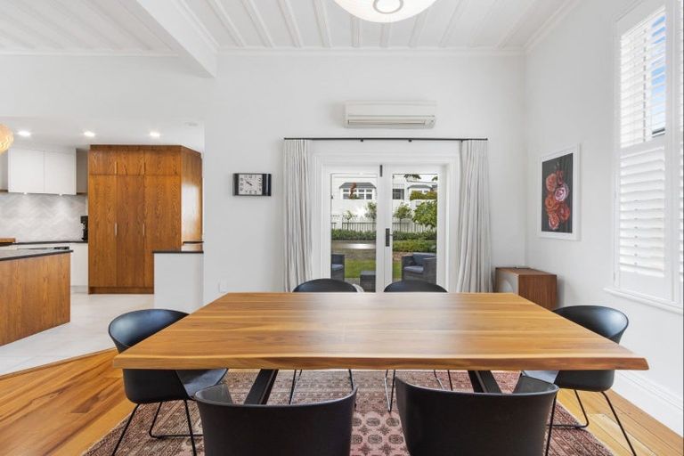 Photo of property in 11 Colenso Avenue, Hospital Hill, Napier, 4110