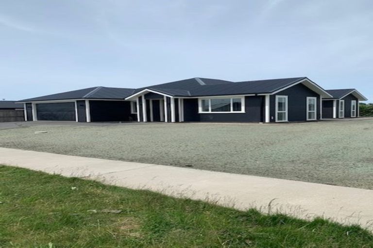 Photo of property in 52 Watkins Drive, Rangiora, 7400