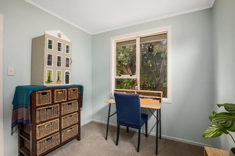 Photo of property in 3 Mckelvey Place, Tawa, Wellington, 5028