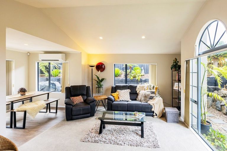 Photo of property in 13 Berkshire Terrace, Massey, Auckland, 0614