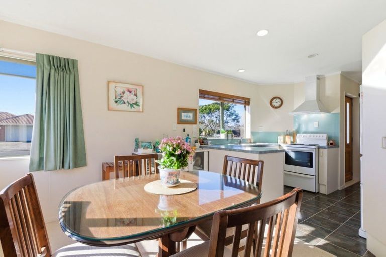 Photo of property in 8 Webb Place, Papamoa Beach, Papamoa, 3118