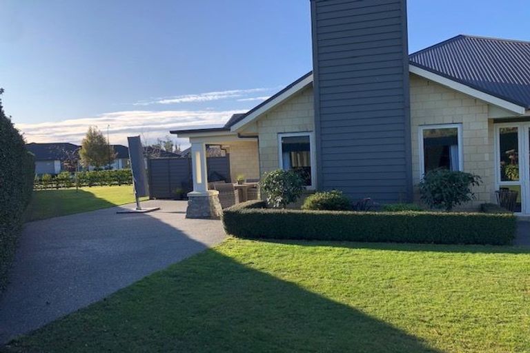 Photo of property in 8 Rossington Drive, West Melton, 7618