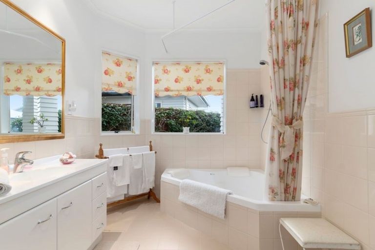 Photo of property in 11 Lemon Grove Avenue, Otumoetai, Tauranga, 3110