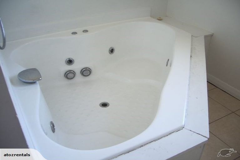 Photo of property in 365 Hills Road, Mairehau, Christchurch, 8013