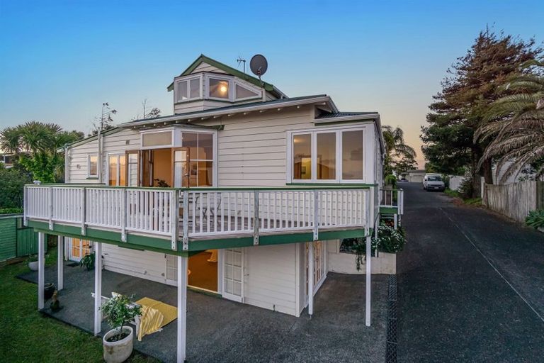 Photo of property in 2/160 Mokoia Road, Chatswood, Auckland, 0626