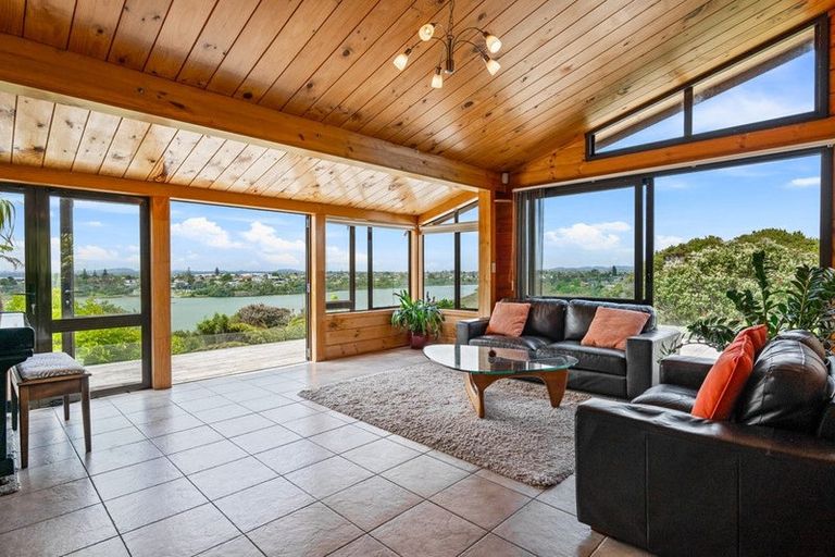 Photo of property in 143 West Harbour Drive, West Harbour, Auckland, 0618