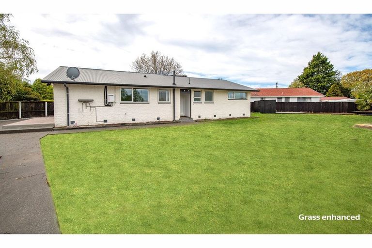 Photo of property in 16 Saunders Place, Redwood, Christchurch, 8051