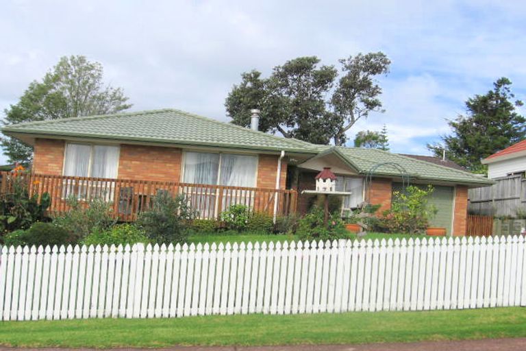 Photo of property in 17 Lasque Place, Glen Eden, Auckland, 0602