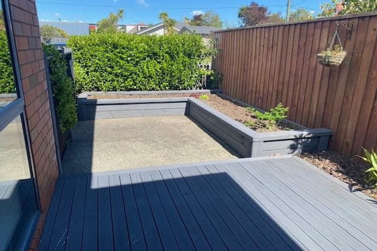 Photo of property in 1/126 Wilsons Road South, Saint Martins, Christchurch, 8022