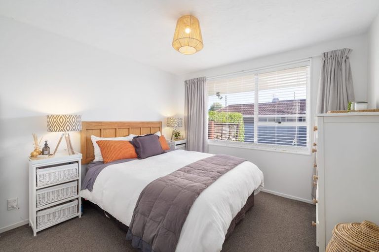 Photo of property in 1/176 Grimseys Road, Redwood, Christchurch, 8051