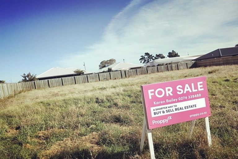 Photo of property in 6 Kahuraki Drive, Pegasus, 7612