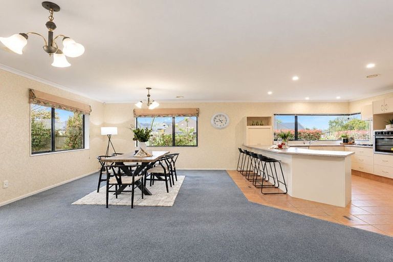 Photo of property in 1 Roderick Place, Rototuna, Hamilton, 3210