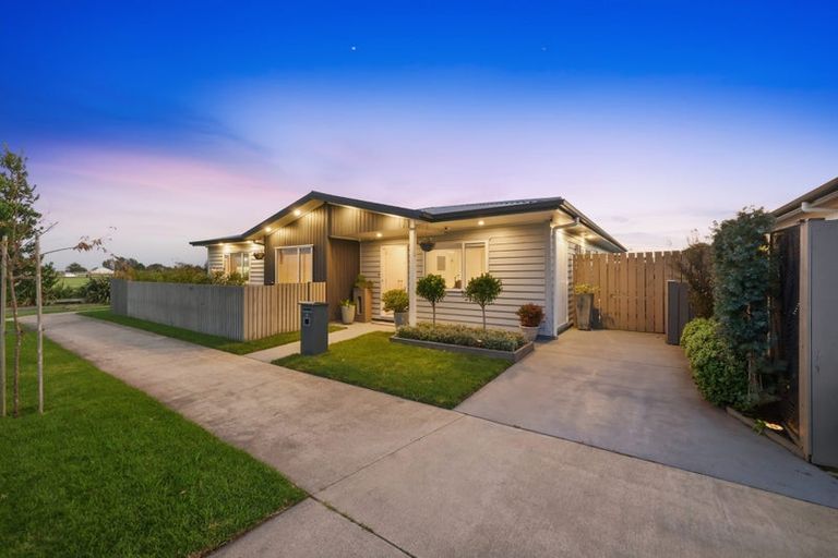 Photo of property in 2 Kutukutu Street, Takanini, 2112