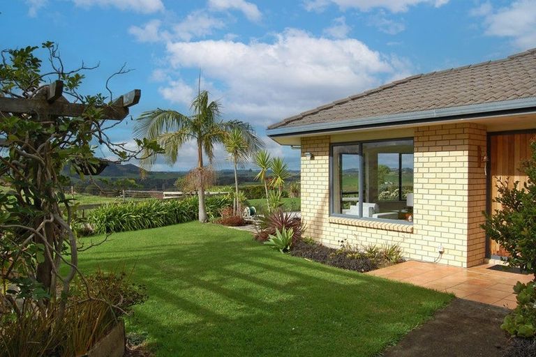 Photo of property in 91 Whaka Street, Maungaturoto, 0520