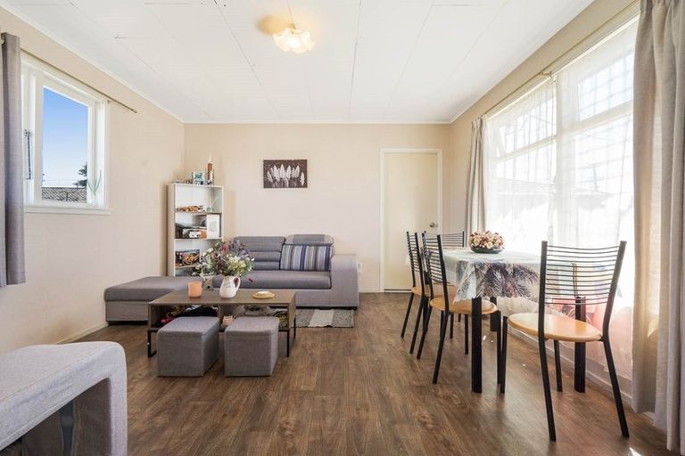 Photo of property in 118 Rathgar Road, Henderson, Auckland, 0610