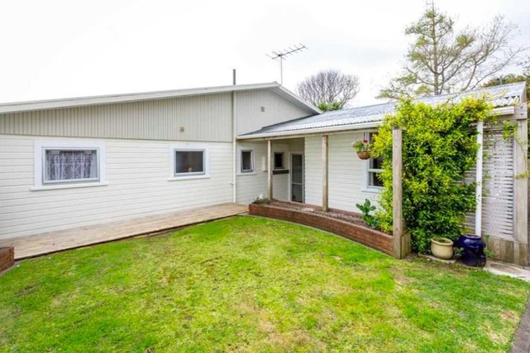 Photo of property in 11 Handley Place, Glen Avon, New Plymouth, 4312