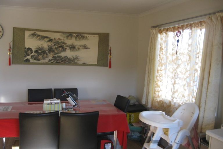 Photo of property in 50a Miles Crescent, Newlands, Wellington, 6037