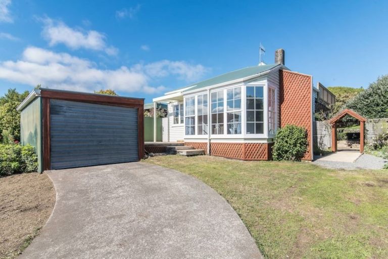 Photo of property in 4 Gavin Road, Raumati Beach, Paraparaumu, 5032