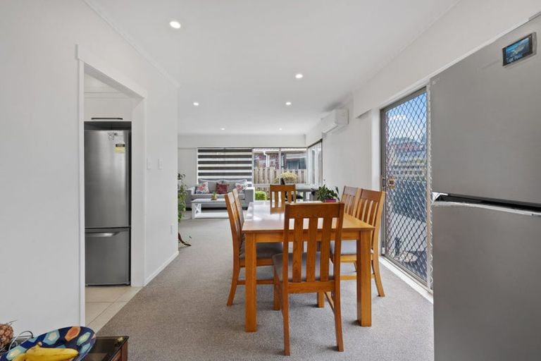 Photo of property in 18 Borrowdace Avenue, Botany Downs, Auckland, 2010